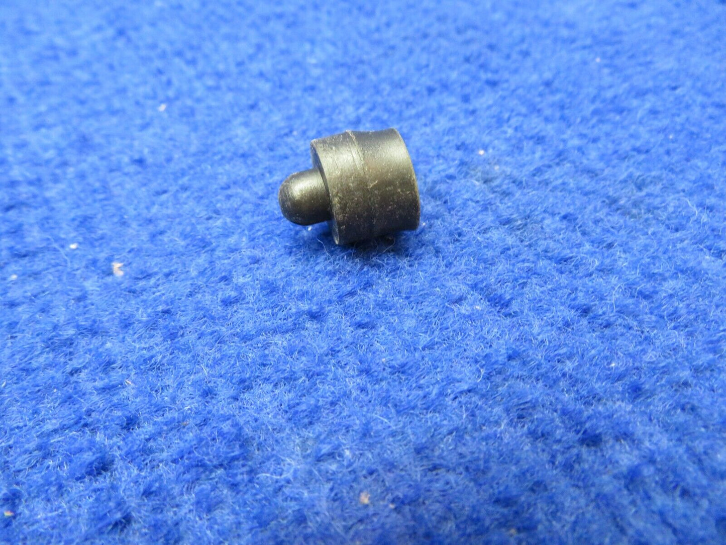 Continental Rubber Bumper Grommet P/N 626891 LOT OF 50 NOS (0722-481)