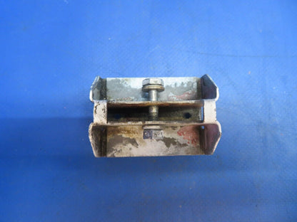Beech 95-B55 Baron OTBD Aileron Hinge Assy P/N 35-135025-32 (0123-587)