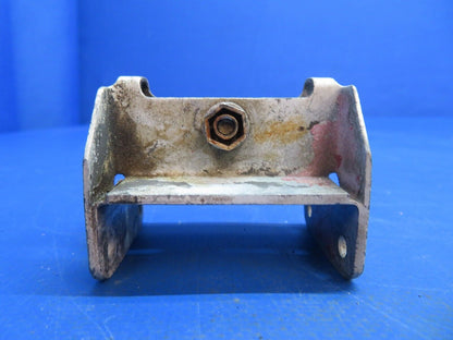 Beech 95-B55 Baron OTBD Aileron Hinge Assy P/N 35-135025-32 (0123-587)