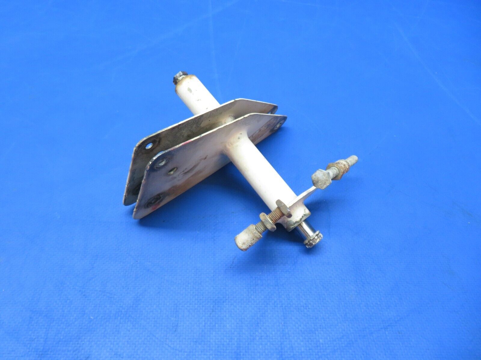 Cessna 188B AGpickup LH Aileron Bellcrank Assy P/N 1660415-1 (0723-589)