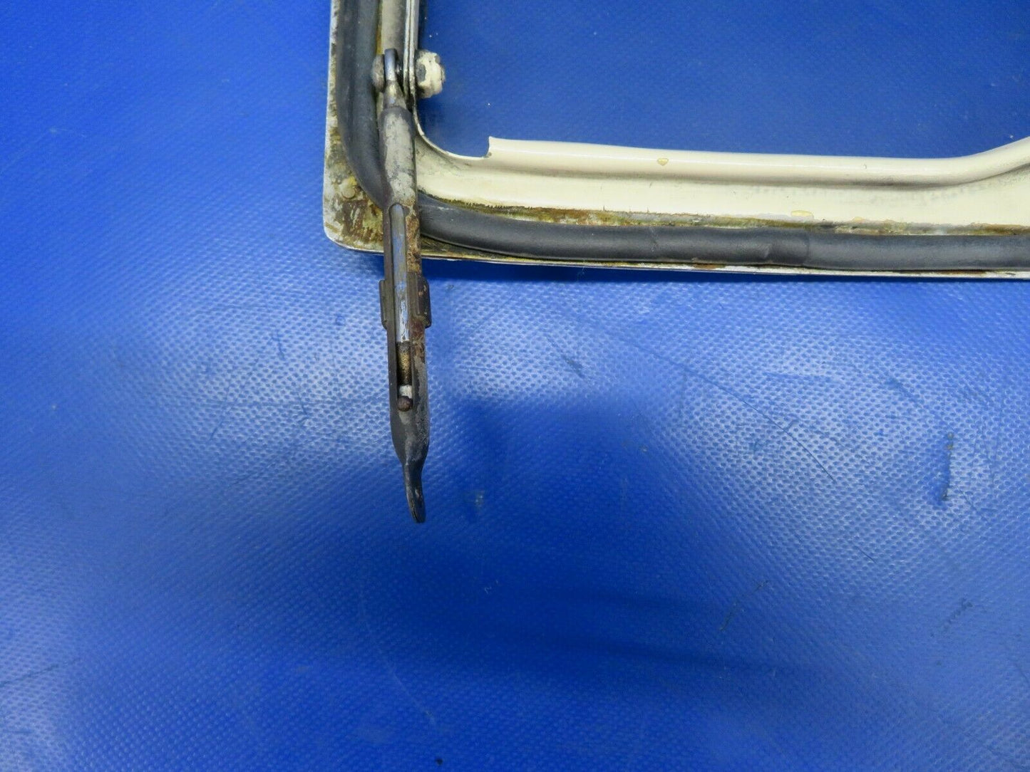 Beech 95-B55 Window Assy Pilot FWD LH Grey Tint P/N 35-410291-132 (0320-132)