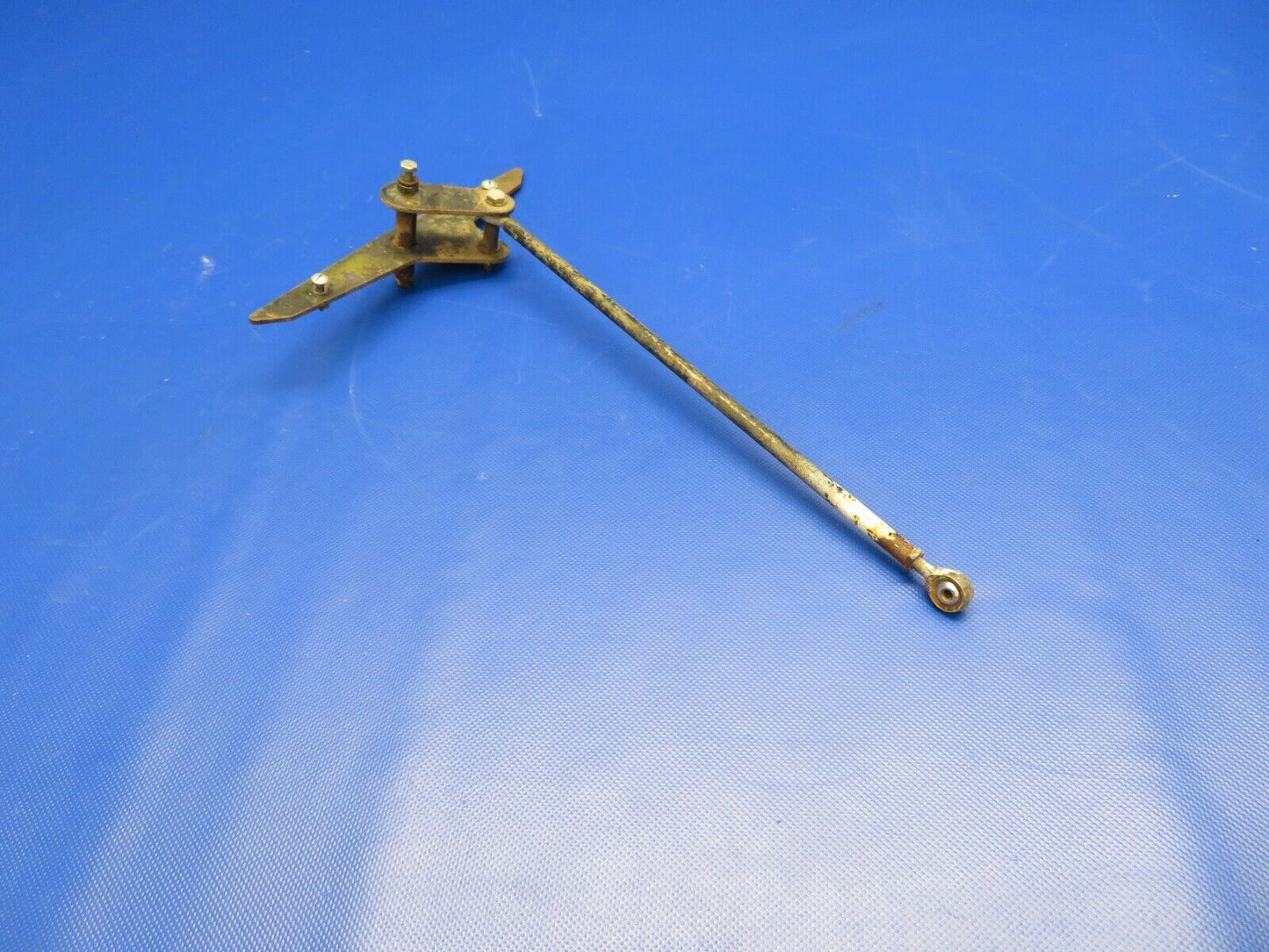 Piper PA-28-140 Aileron Bellcrank LH P/N 62771-00, 62766-00 (1220-136)