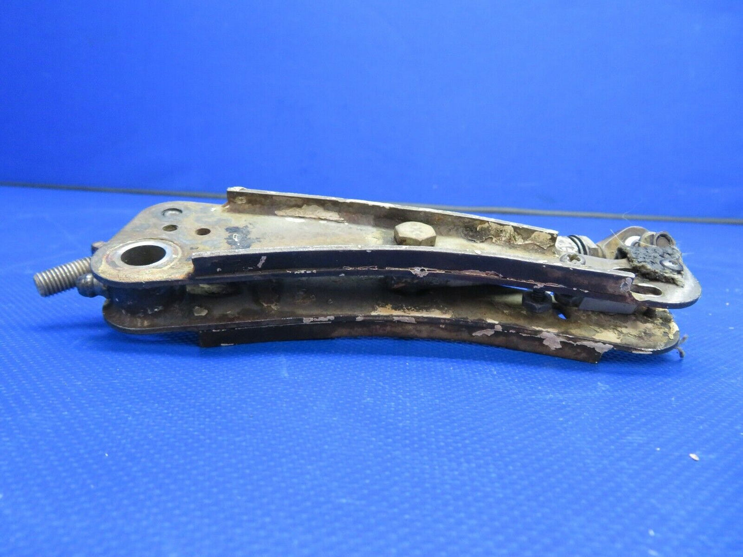 Cessna Cardinal 177RG Weld Nose Gear Lock 2043073-6 (0621-387)