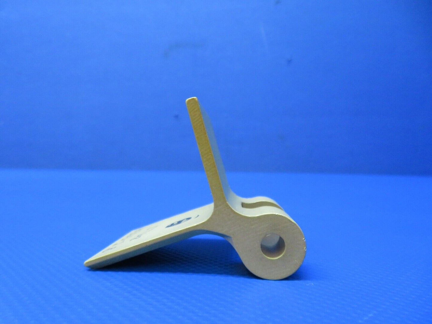 Piper Entrance Door Hinge P/N 41363-02 NOS (1223-199)