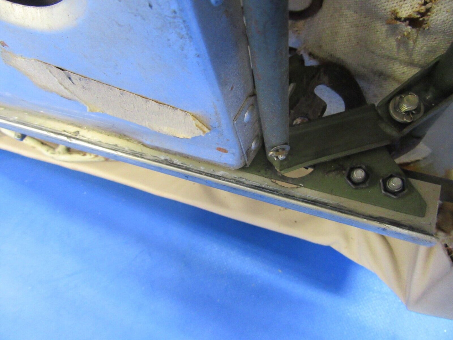 Cessna 401 Pilot Seat P/N 5014047-3 (0523-09)