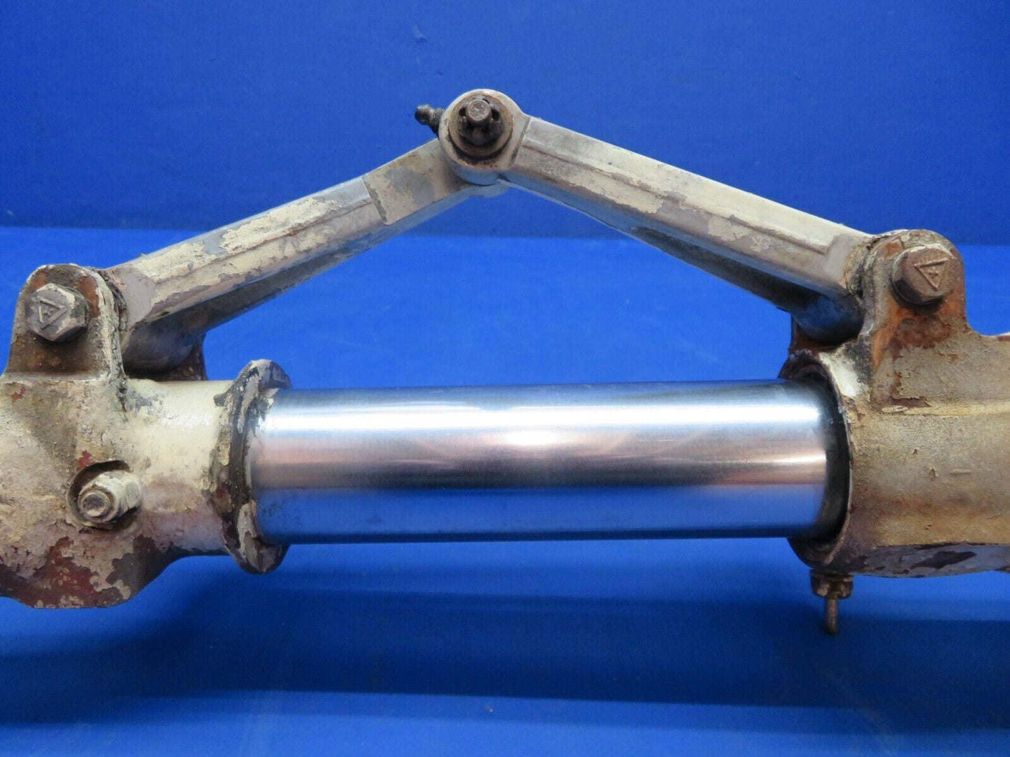 Early Cessna 310 / 310B RH Main Gear Assy P/N 0841000-96 FOR PARTS (1223-188)