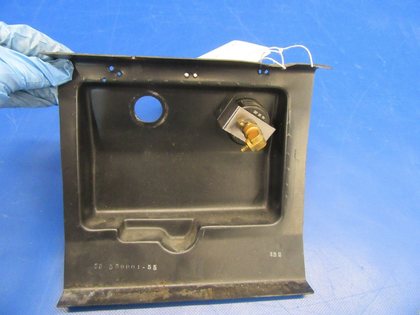 Beech Escutcheon Oxygen Outlet & Gauge P/N 58-560001-55 & 99-384042 (1018-291)