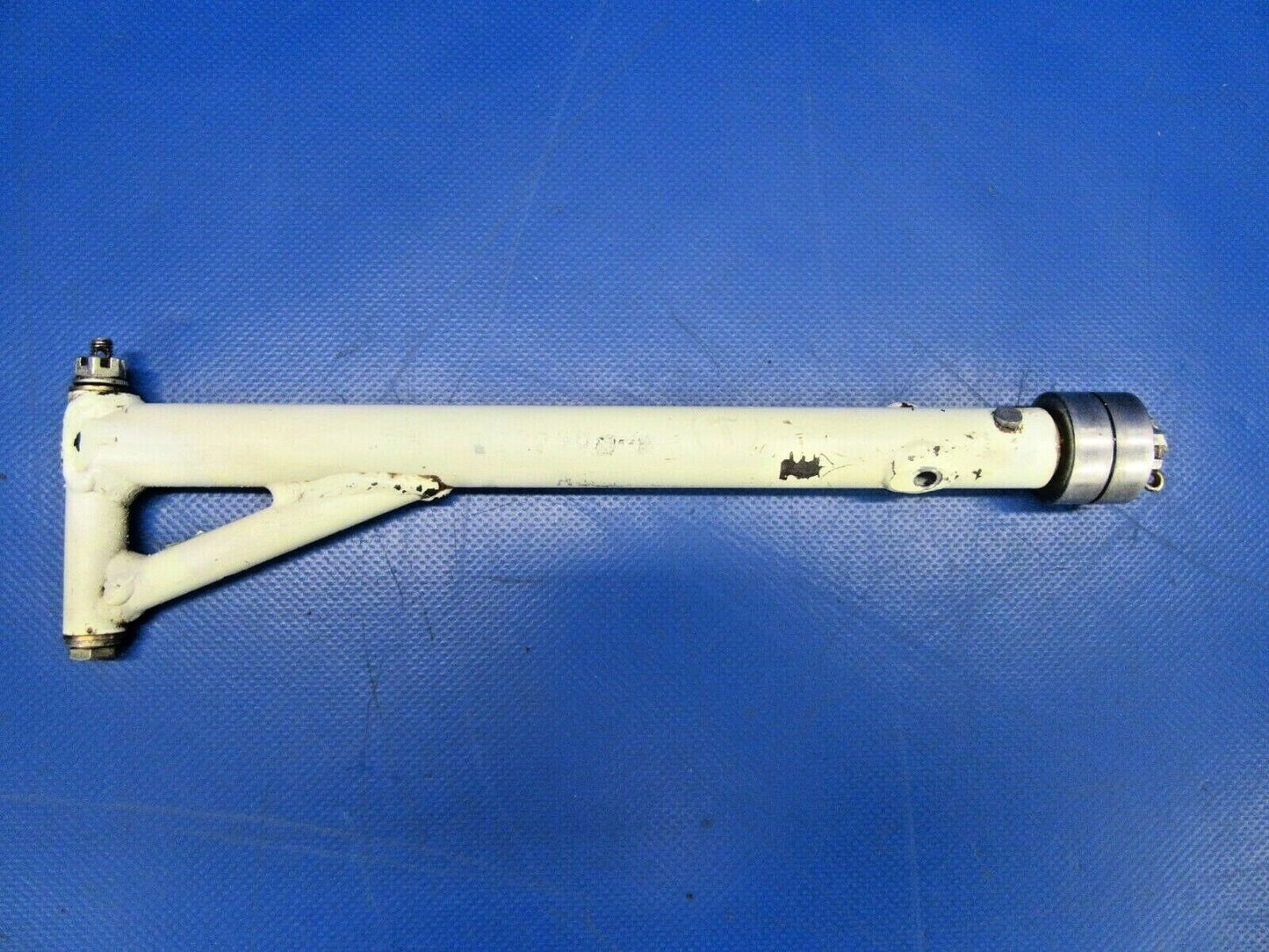 Bellanca 17-30A Super Viking Actuating Arm Aileron RH 195347R/H (0819-306)