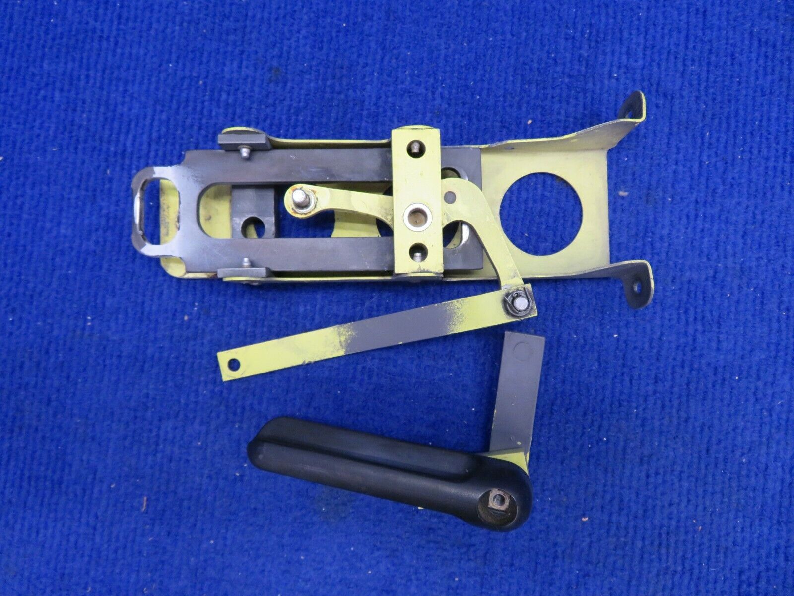 Socata TB-9 Tampico FWD LH Box Assy Door Latch Mechanism P/N 25025004 (0522-604)