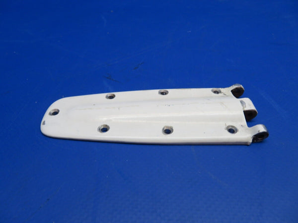 Cessna 210 Cabin Door LWR AFT Hinge P/N 0711037-21 (1122-109)