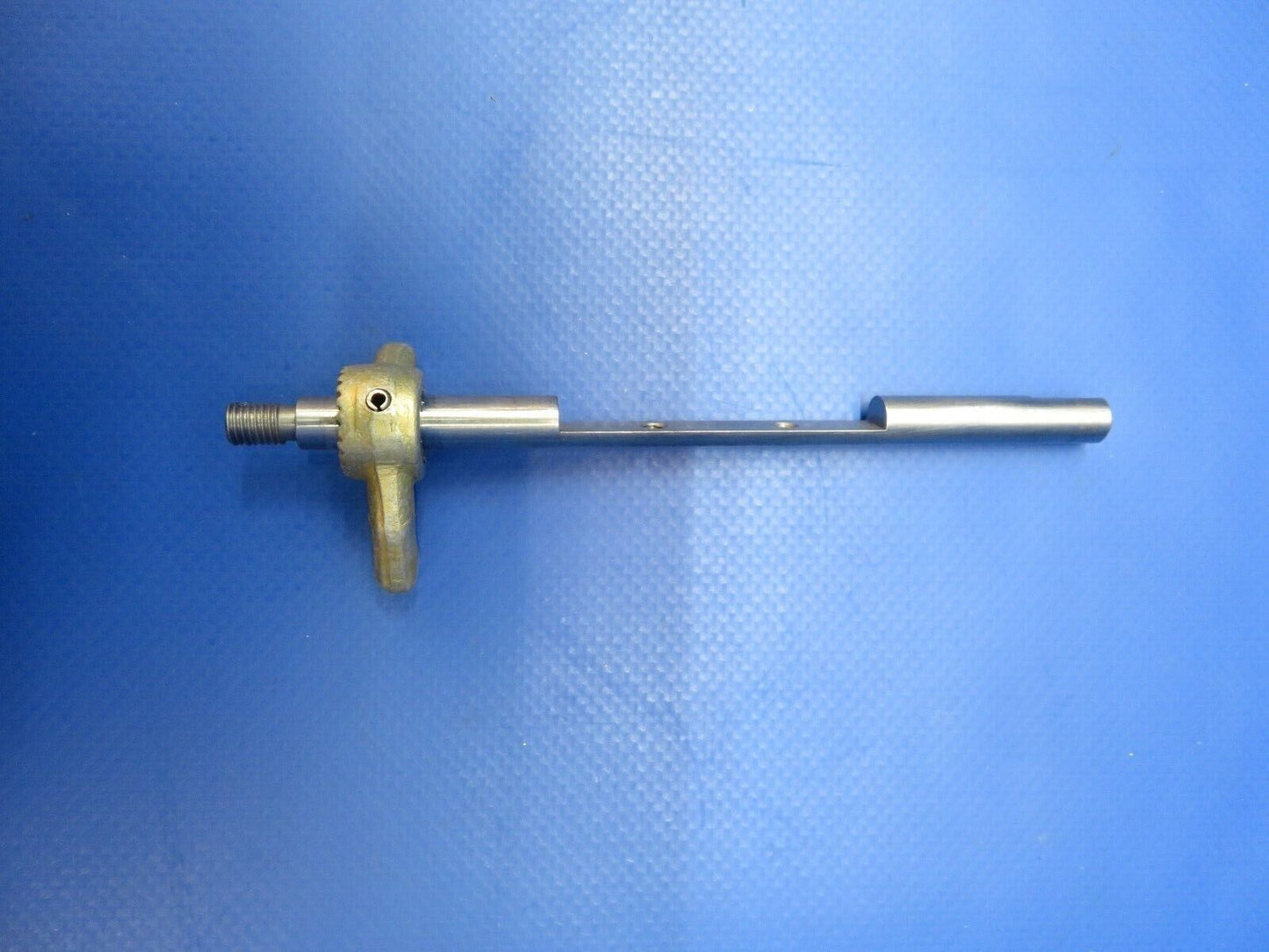 Avstar Carburetor Throttle Shaft P/N AV13-1521 NOS (0922-26)