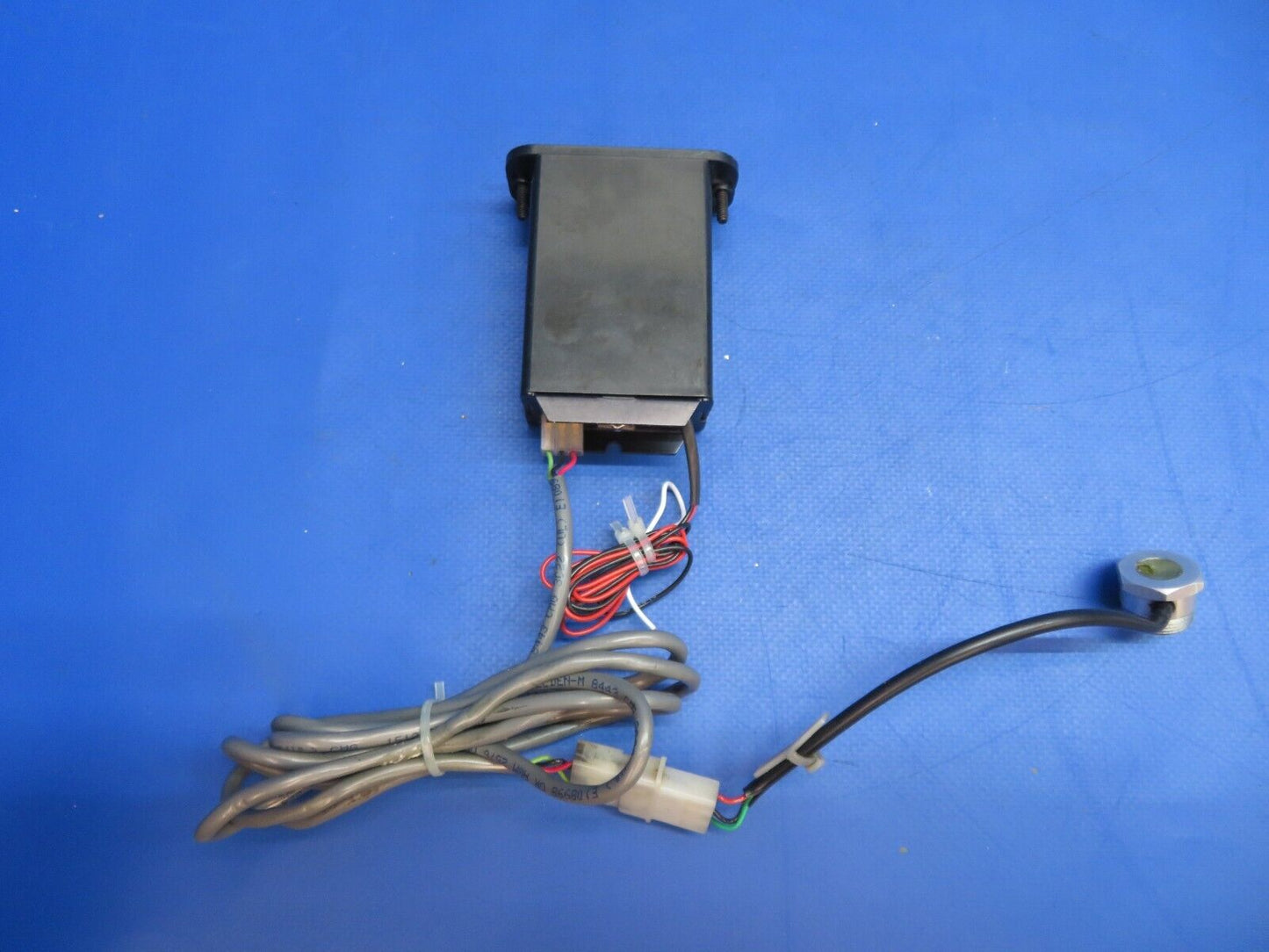 Piper PA-28-180 Cherokee RPM Indicator P/N 400000-54-G300Y2470R2700 (0233-708)