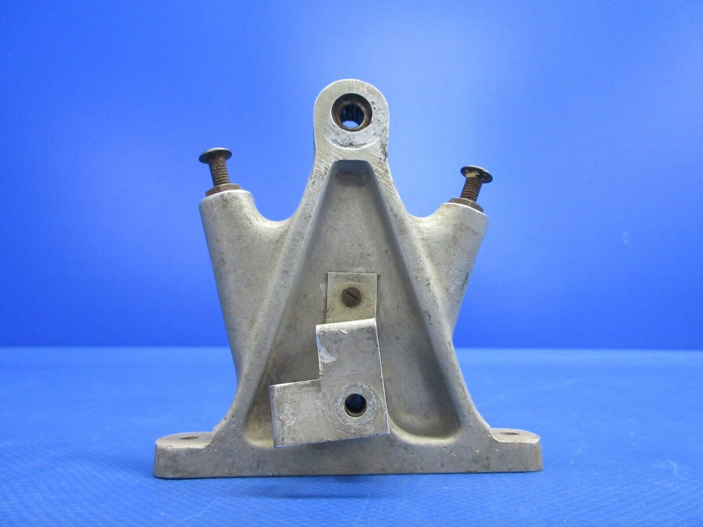 Piper PA23-150 Apache Stabilizer Bracket P/N 17051-00 (0224-1623)