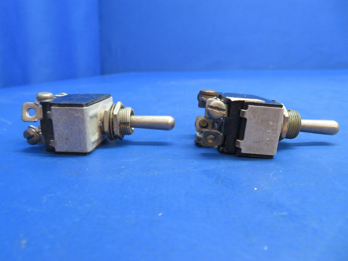 Piper Aerostar 602P Toggle Switch P/N MS25125-C3, MS35058-22 LOT OF 9 (0123-970)