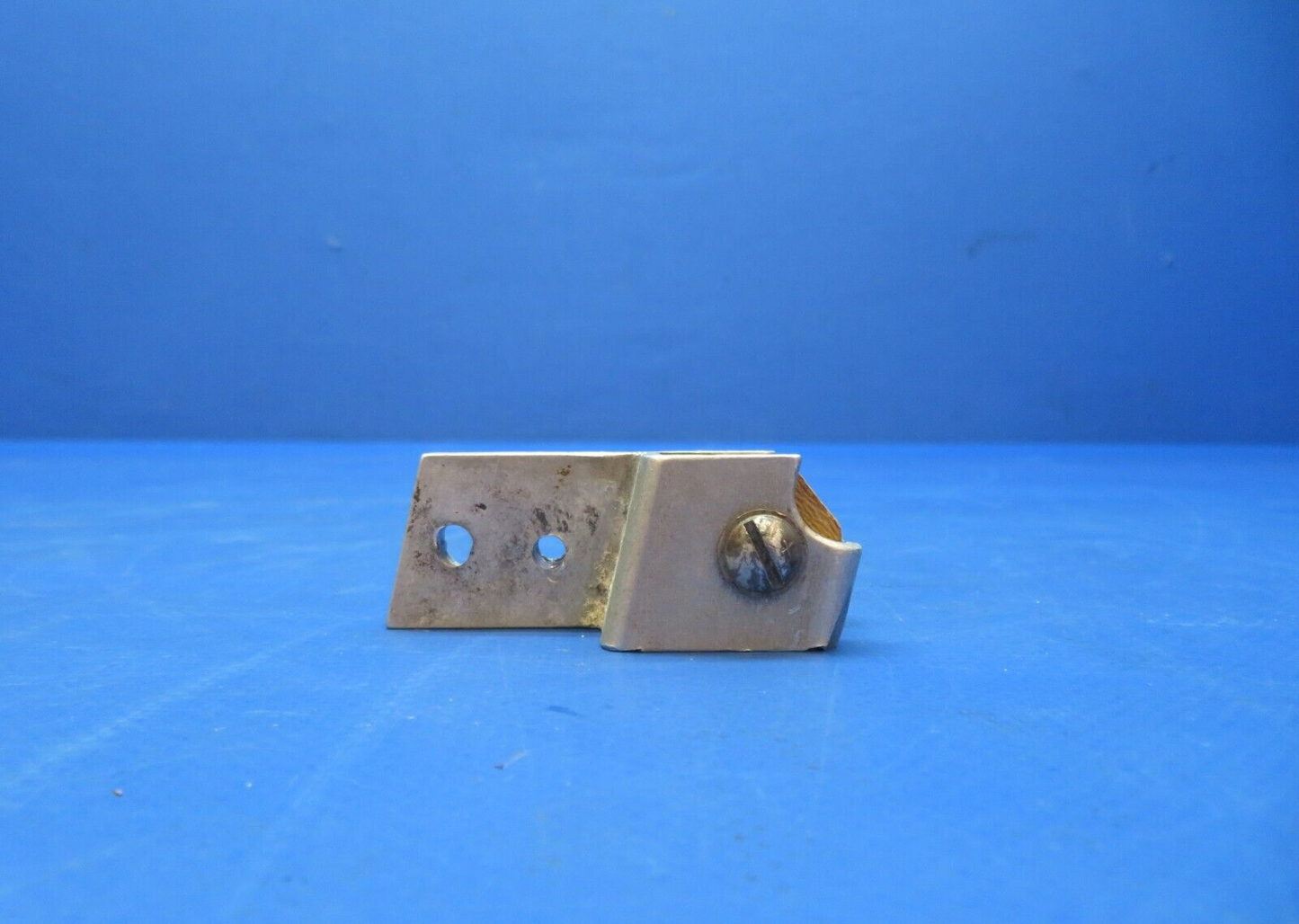 Cessna 172 Wheel Housing Front Seat Assy P/N 0700645-2 (0723-403)