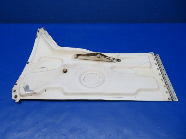 Cessna 401 / 401A RH OTBD Main Gear Door Assy P/N 0826002-203 (1223-351)