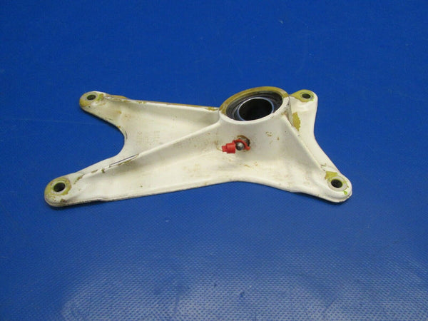 Piper PA-24-250 Comanche Main Gear Fitting FWD LH 20757-00, 20757-000 (1219-118)