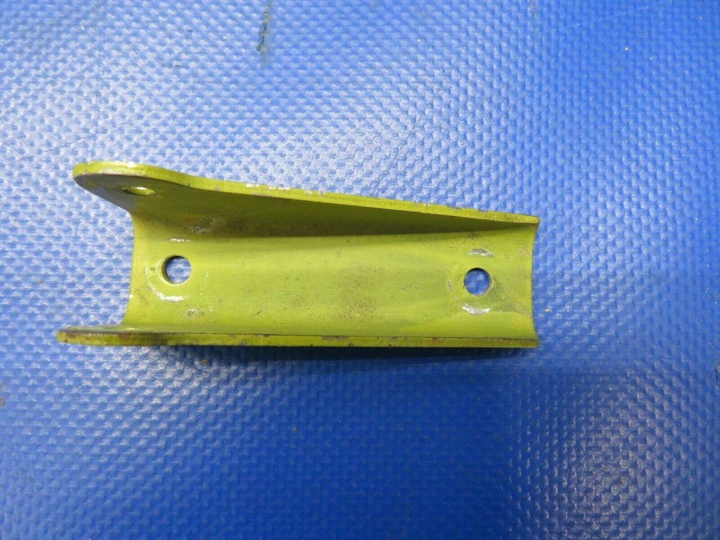 Mooney M20 / M20K Seat Belt Bracket Rear Seat Middle P/N 750013-009 (0721-1056)