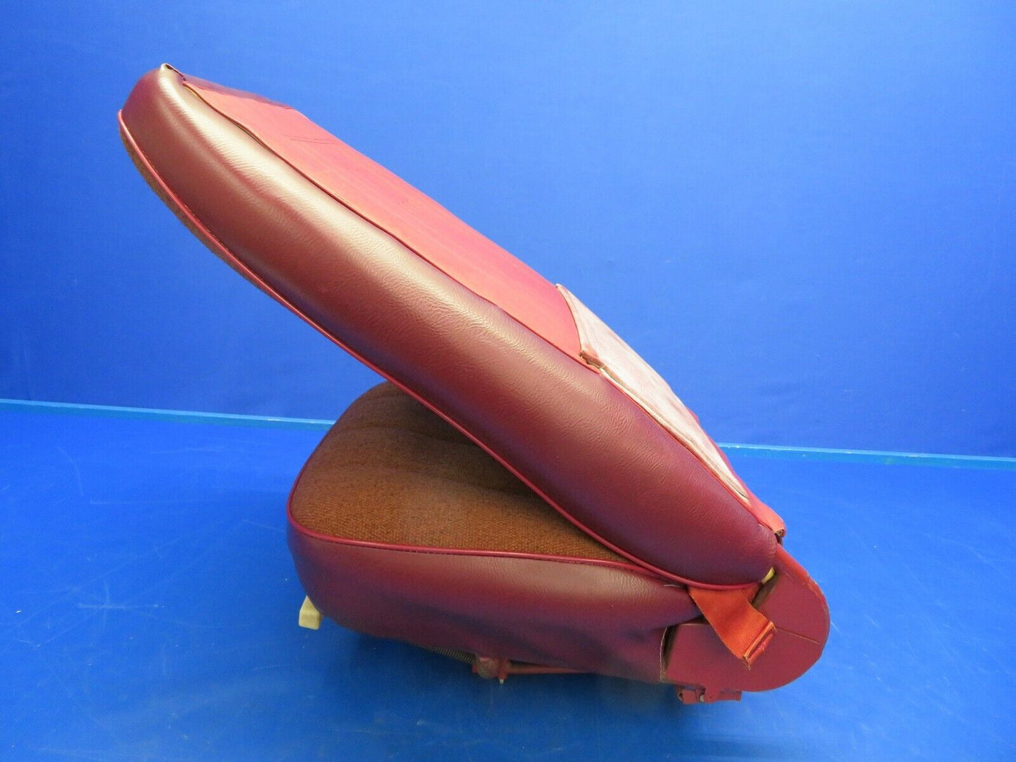 Cessna 310P Passenger Seat Rear Center RH P/N 0812832-5 (0620-806)