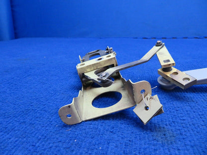 Socata FWD RH Box Assy Door Latch Mechanism w/ Handle P/N 25025005 (0622-907)