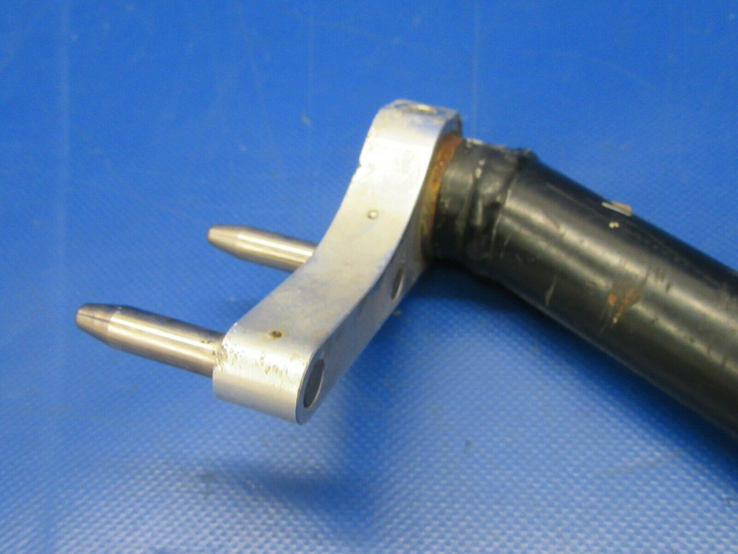 Diamond DA40-180 Torsion Tube RH Flap P/N DA4-2753-26-00 (0219-371)