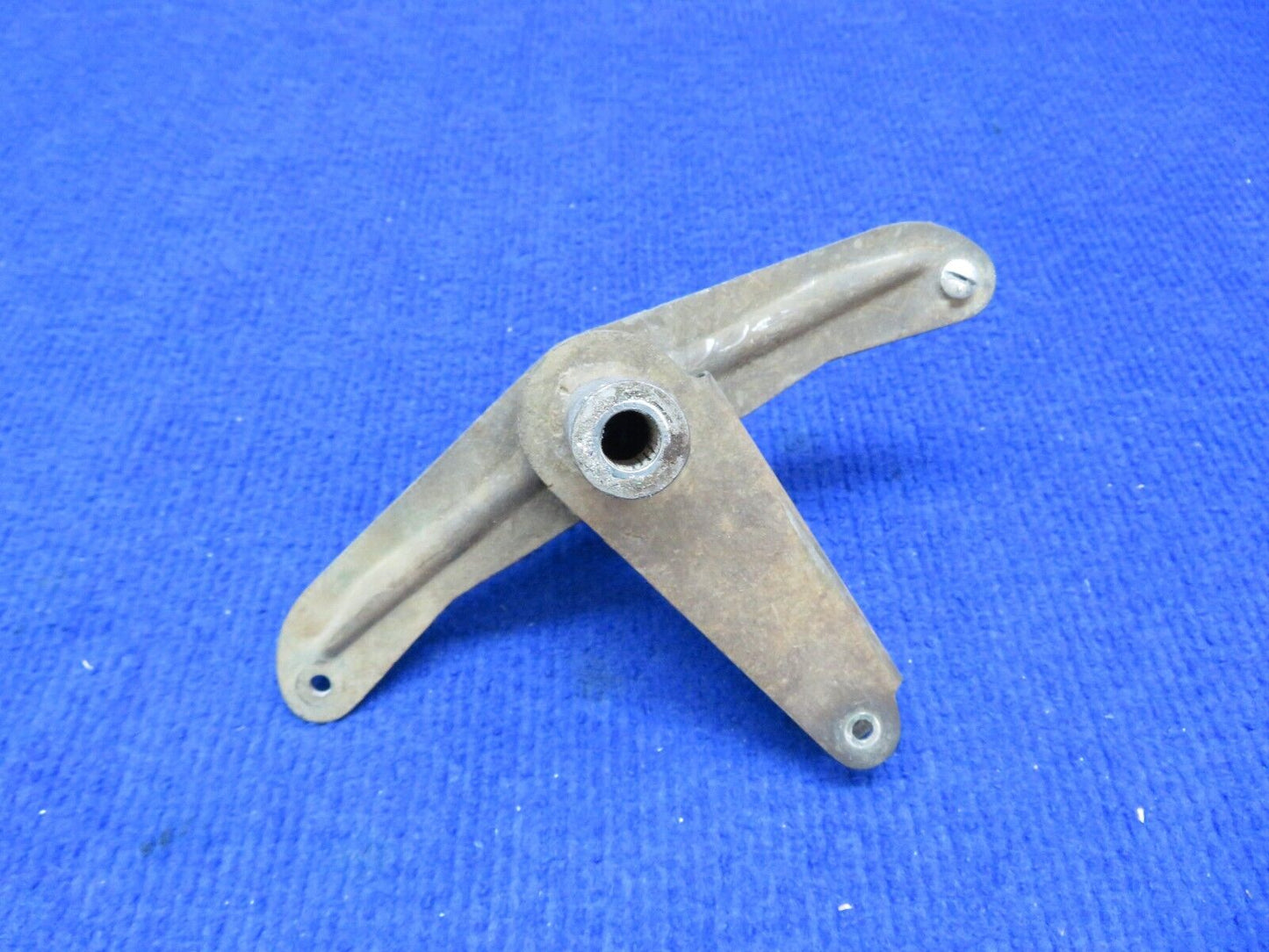 Cessna 182 / 182D Bellcrank Assy LH Flap P/N 0523535 (0722-445)