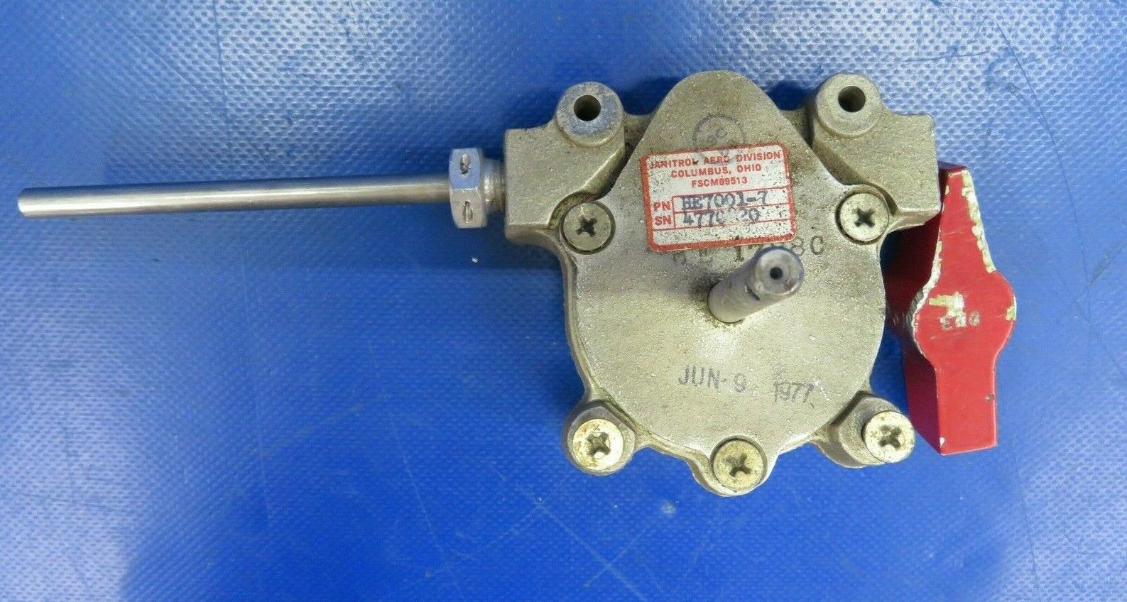 Beech Baron 58P Janitrol Fuel Selector Control LH HE7001-7 (0320-463)