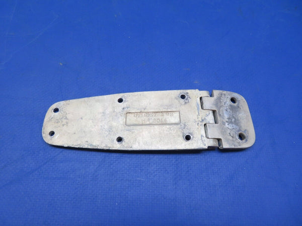 Cessna 150 / 150L RH Upper Hinge Assy Cabin Door P/N 0413426-4 (0823-765)