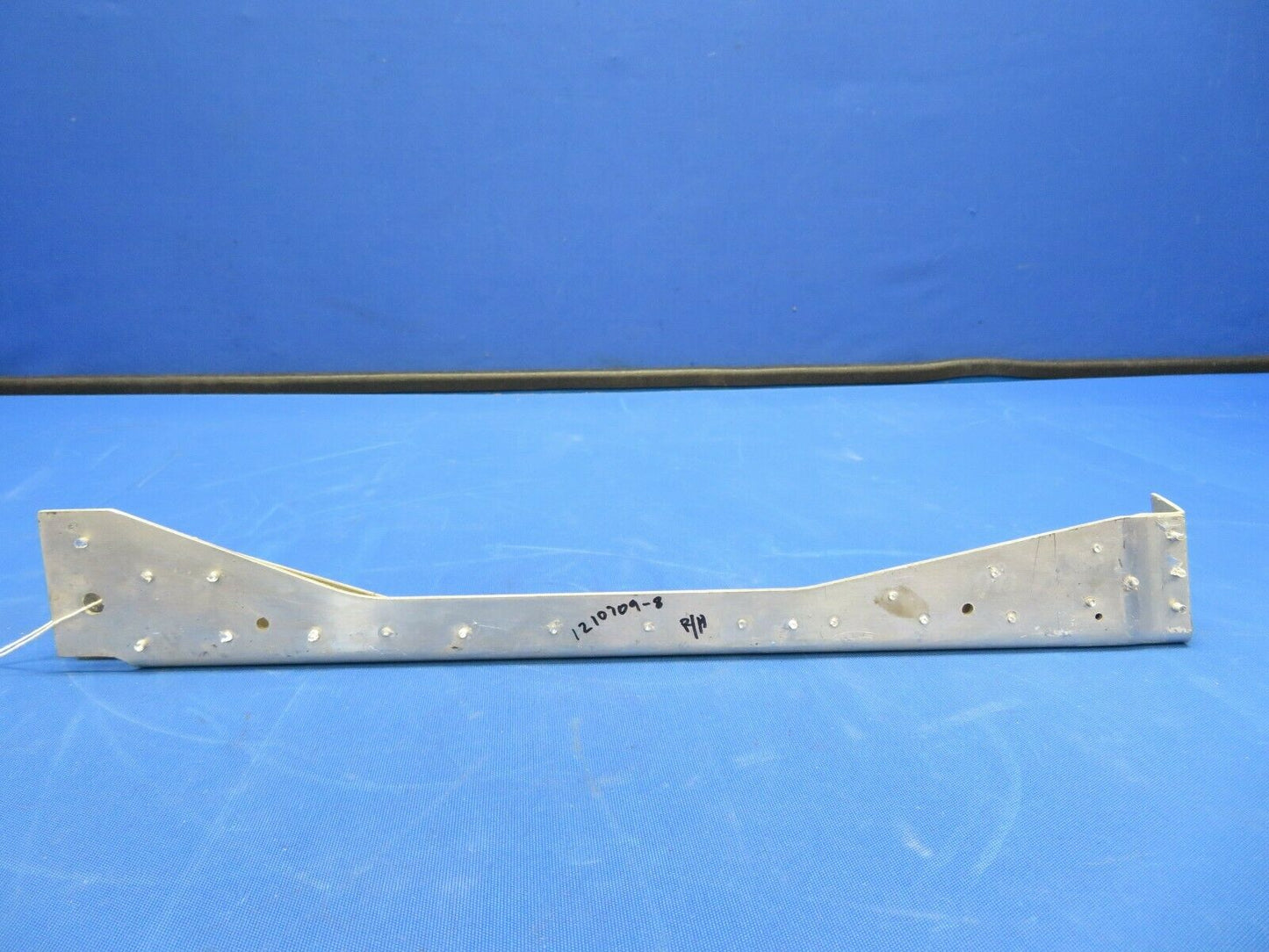 Cessna 210L Support Assy LWR RH Top Cabin P/N 1210709-12 (0820-575)