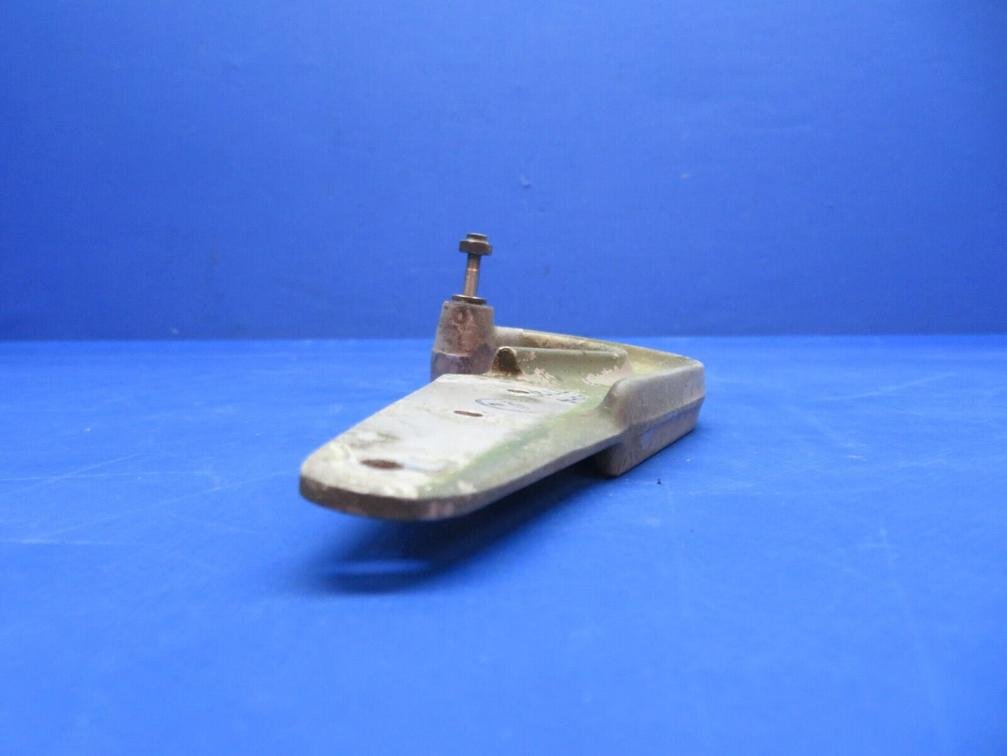 Cessna 310 / 310Q Inboard Gear Door Hinge P/N 0826005-4 (0823-638)
