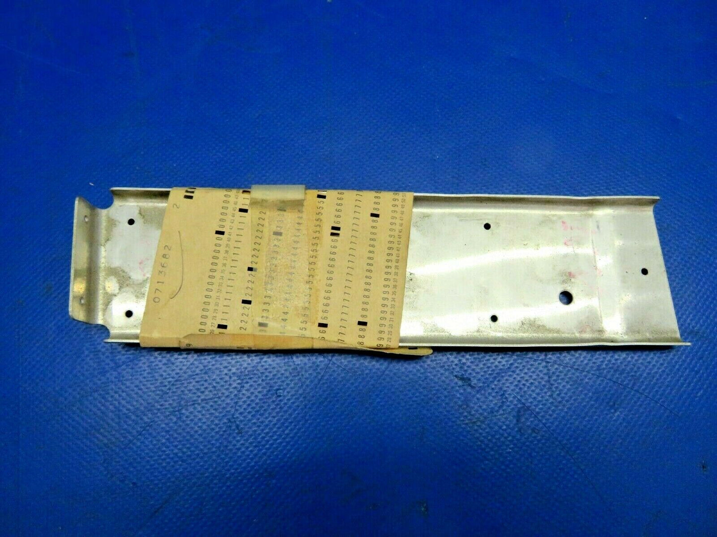 Cessna 182 Channel RH P/N 0713682 NOS (0720-675)
