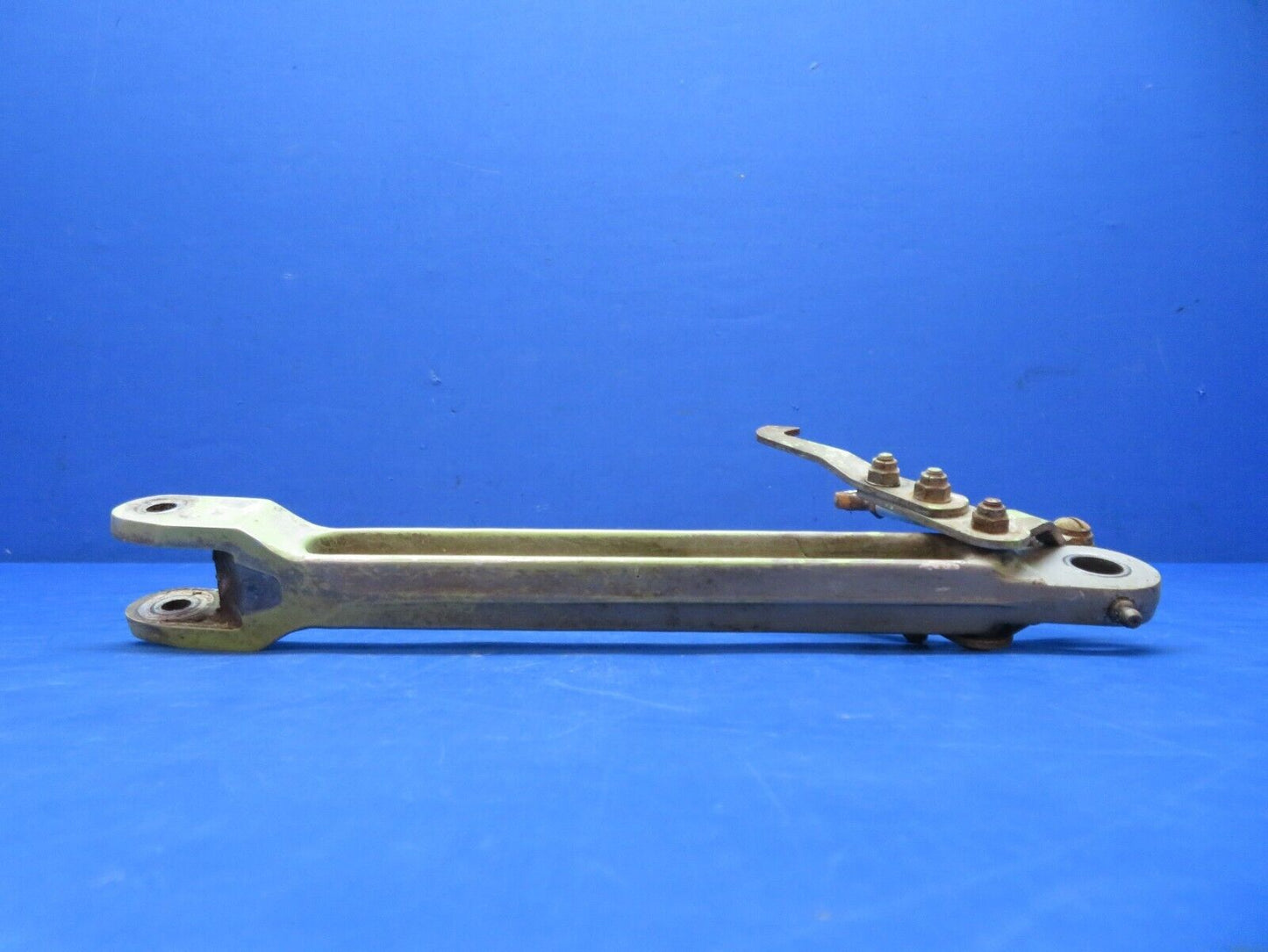 Cessna 310 RH Side Brace Link LWR & Upper w/ Bellcrank 0841102-4 (1123-374)