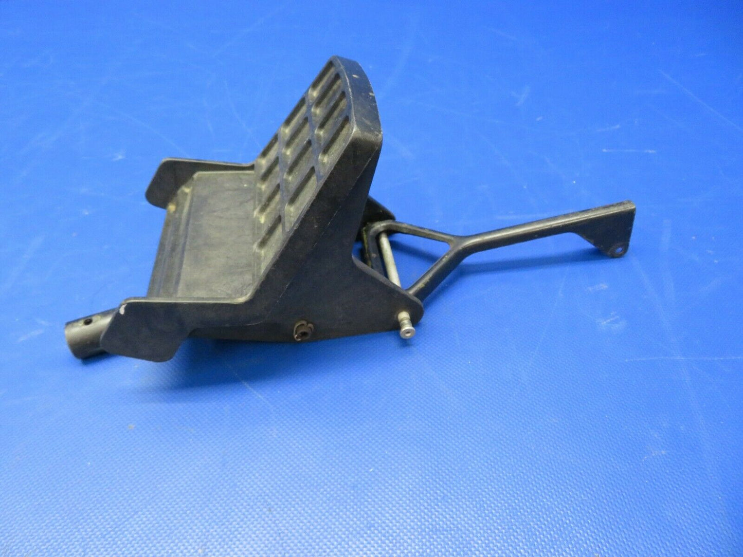 Cessna 210 / T210N Rudder Pedal Assy w/ Link P/N 0413578-1 (0921-136)