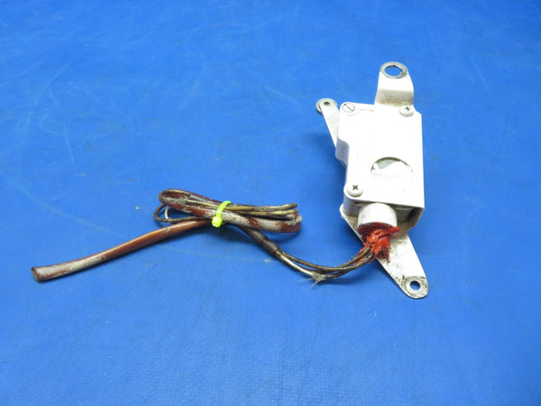 Cessna 310 / 310I Micro Switch LH Main Gear Bracket P/N 0841000-14 (1023-122)