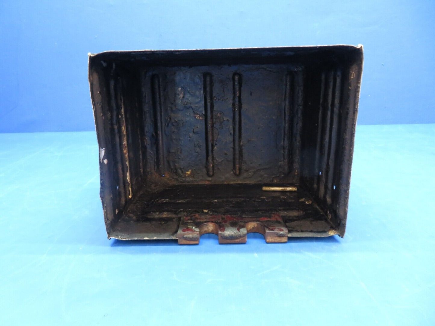 Cessna 310 / 310Q LH Wing Battery Box Assy w/ Lid P/N 0822011-1 (0823-778)