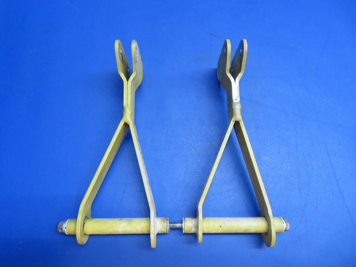 Lake LA-4-200 Rudder / Elevator Idler Assy P/N 2-7138-1, 2-7138-3 (1222-742)