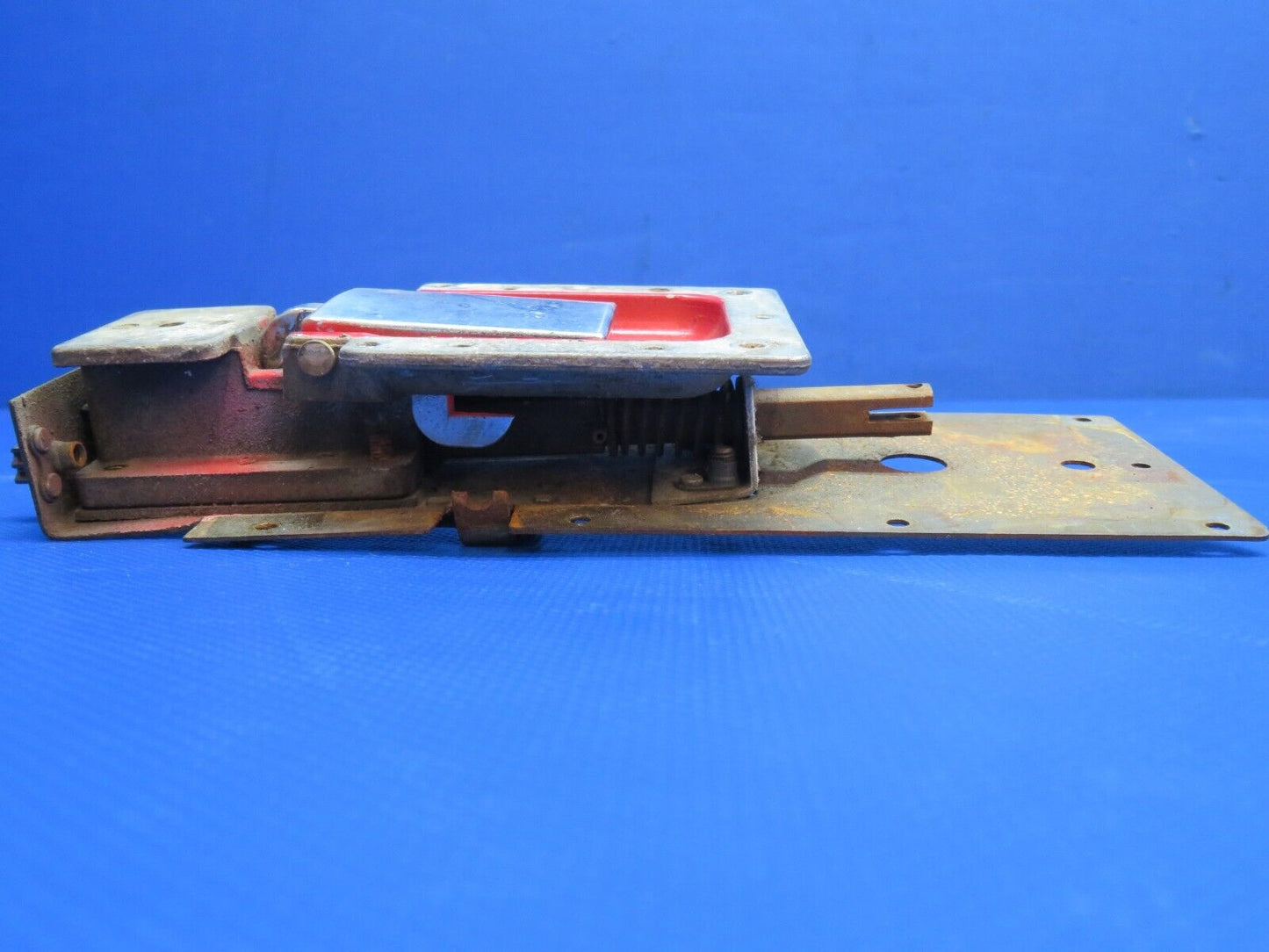 Cessna 150 Latch Assembly RH Door P/N 0413387-6 FOR PARTS (1223-1076)
