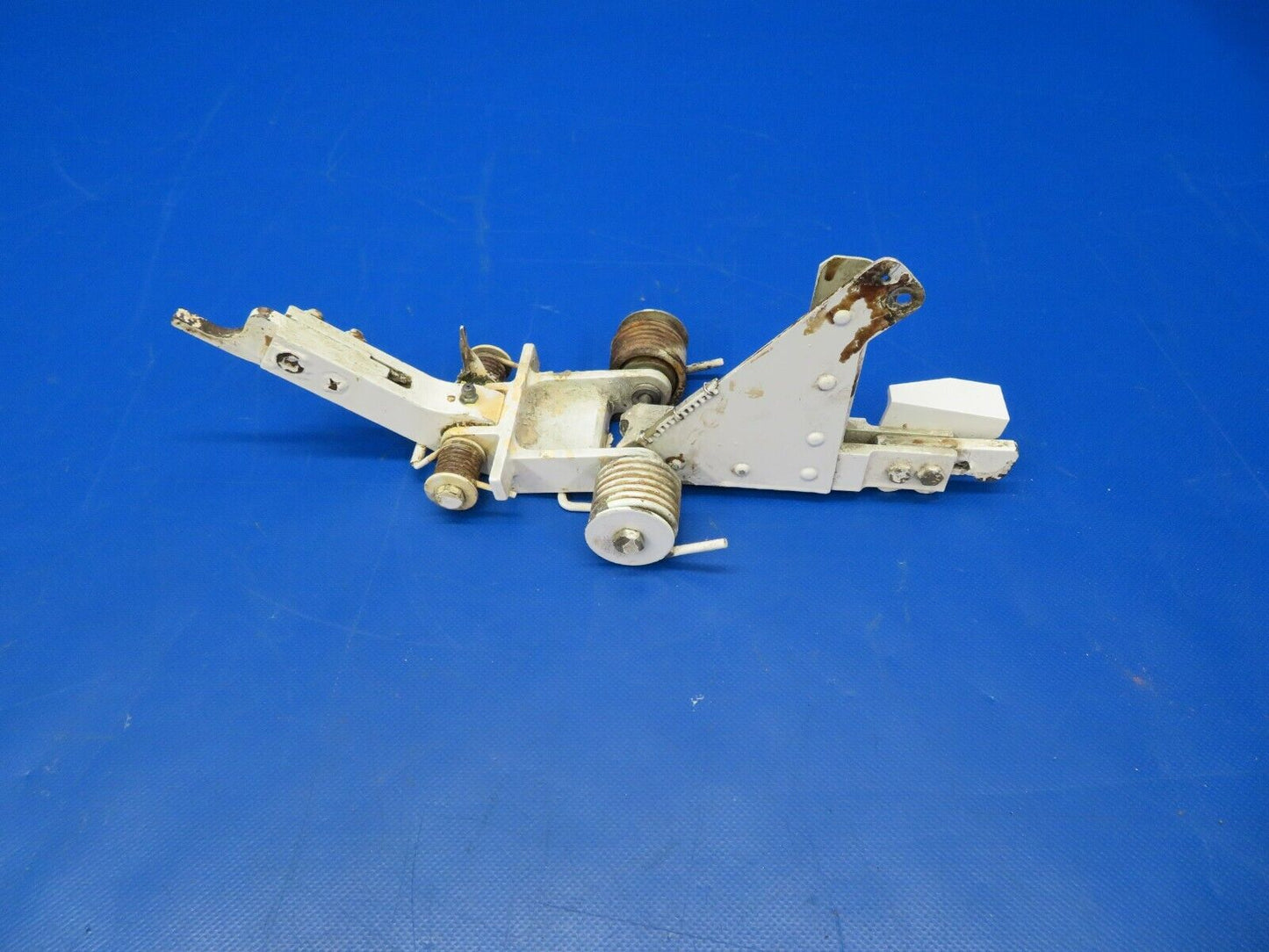 Beech Baron E-55 Down & Uplock Main Gear Retract LH P/N 60-810092-19 (0120-143)