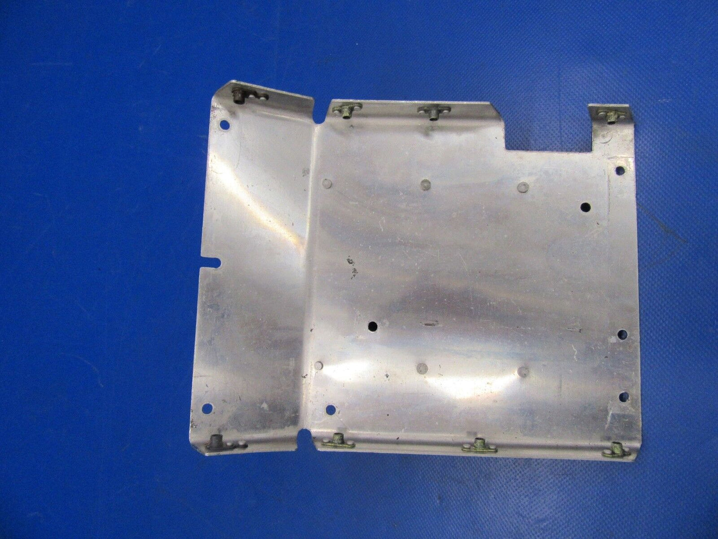 Cessna 210 E Panel LWR Pedestal Fuel Bracket P/N 1261445-2 (0618-127)