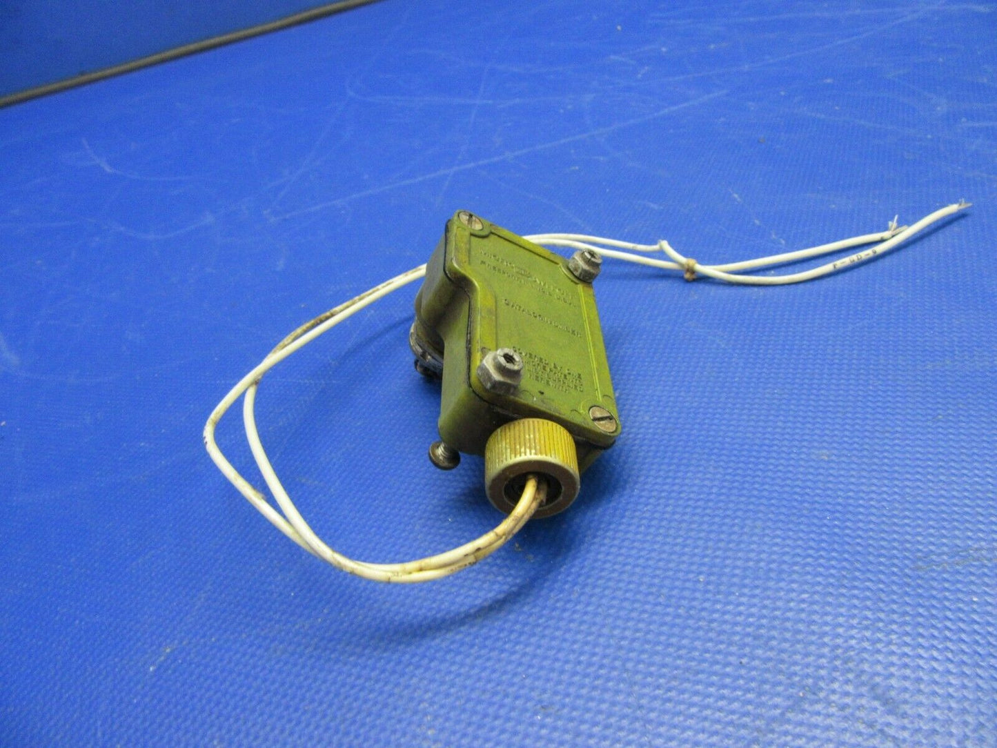 Cessna 210 Switch Gear Uplock / Limit Switch P/N 1VA49 (0721-514)