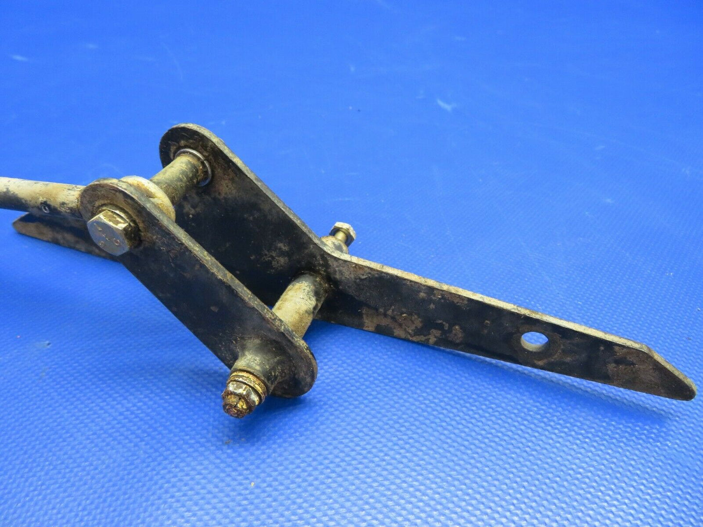 Piper Cherokee PA-28-140 Aileron Bellcrank LH P/N 62771-00 (1220-385)