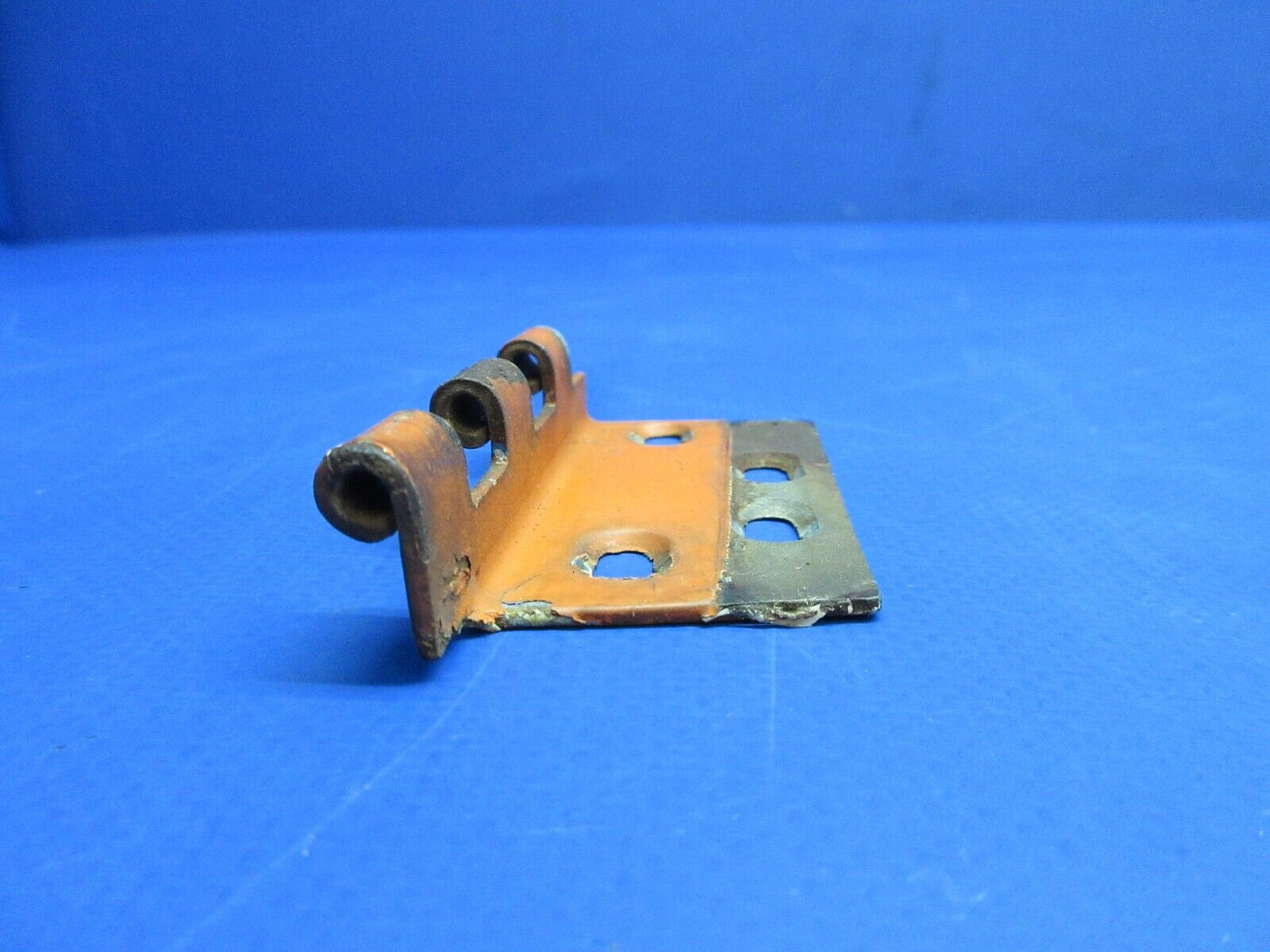 Cessna 188B AGpickup Cabin Door Hinge Half LWR LH & RH P/N 1610017-3 (0723-223)