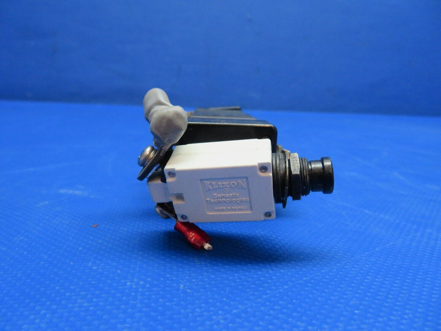 Beech D95A Travel Air Toggle Switches & Circuit Breakers LOT OF 13 (0324-1725)