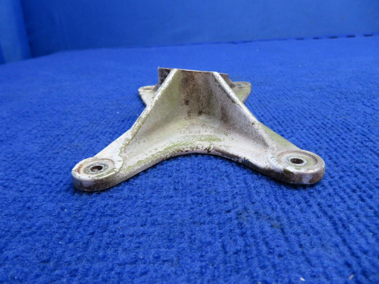 Piper Main Gear FWD RH Trunnion Fitting Casting # 67041-1 (0722-541)