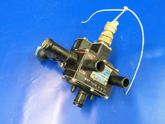 Baron 58 Bendix De-Ice Ejector Distributing Valve 28V P/N 38E63-18 (1016-109)