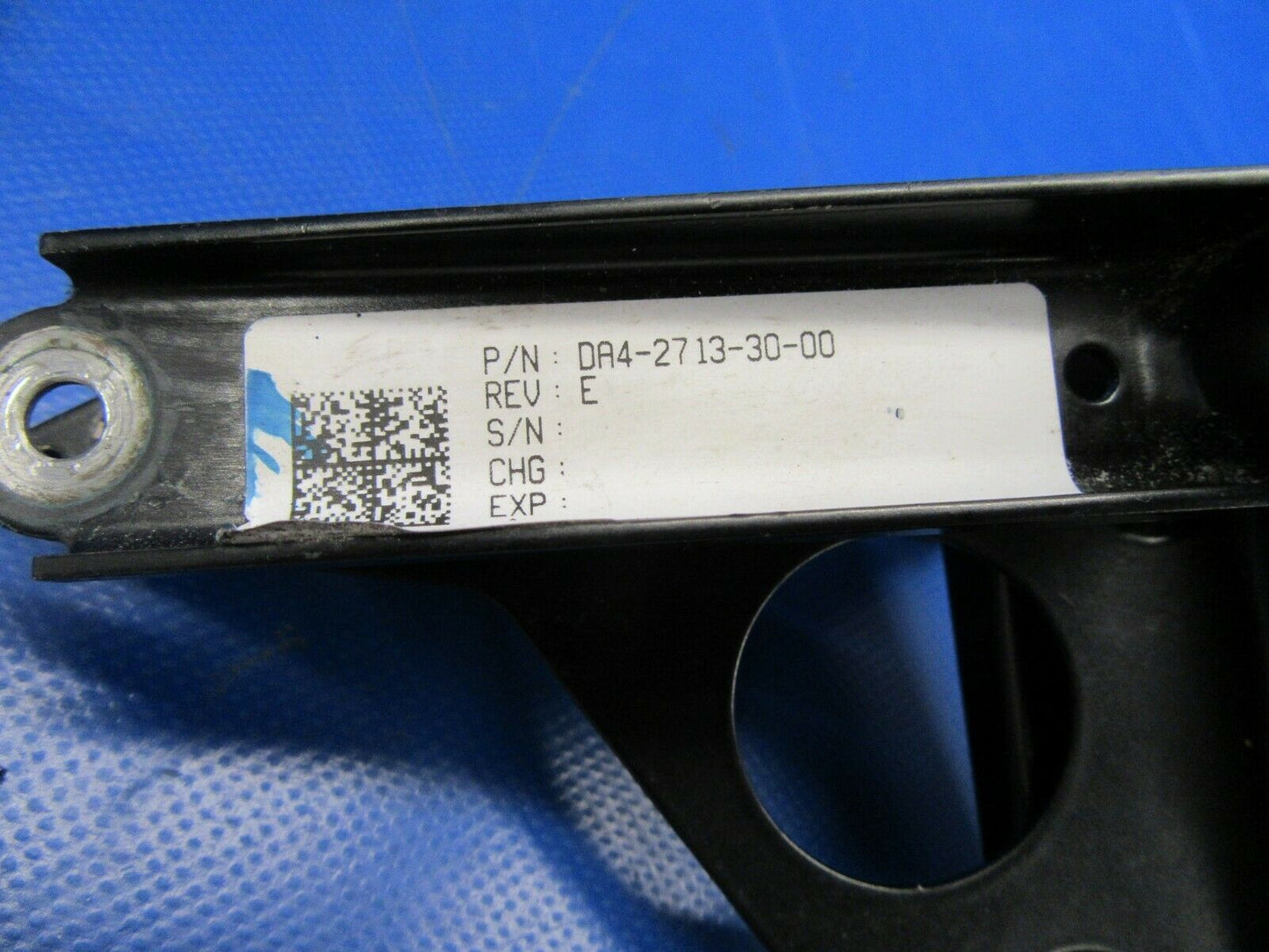 Diamond DA40-180 Bellcrank Aileron P/N DA4-2713-30-00 (0219-432)