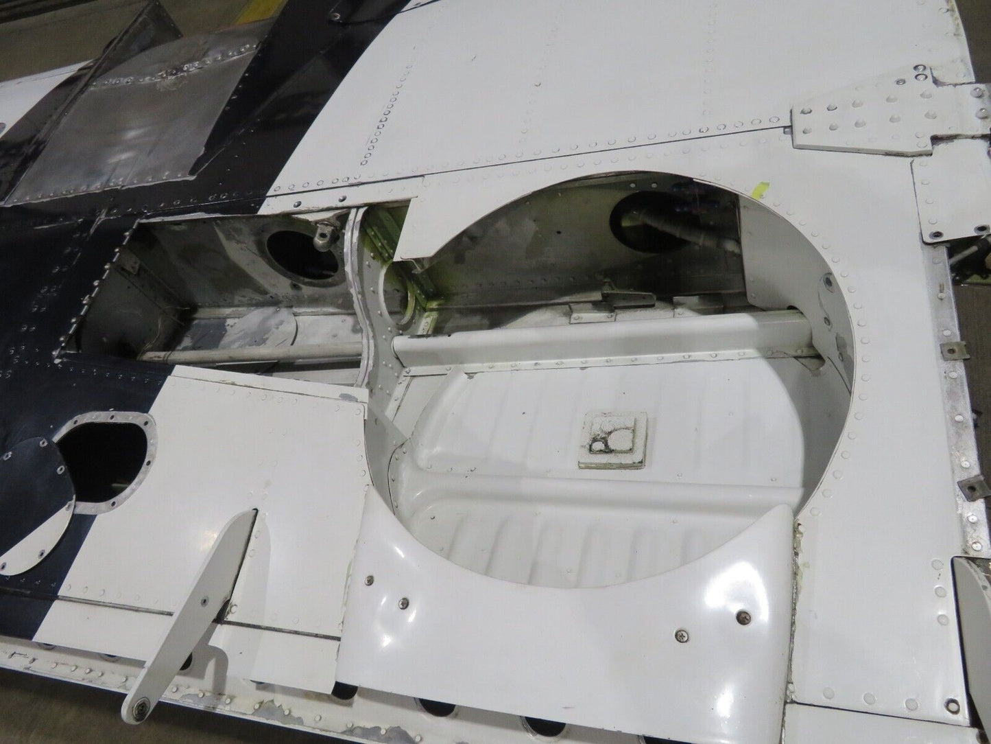 1980 Piper PA-34-200T Seneca II RH Wing P/N 37093-13R w/ De-ice (0224-94)