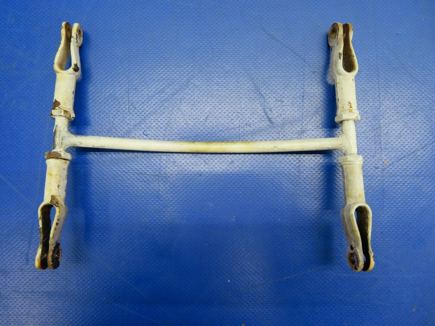 Cessna 310P Nose Gear Door Tie Rod Actuating P/N 0813300-77 (0620-677)