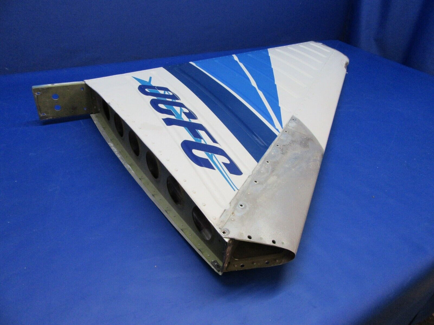 Piper PA-28-236 Dakota Vertical Stabilizer / Fin Assy P/N 66975-05 (0323-200)