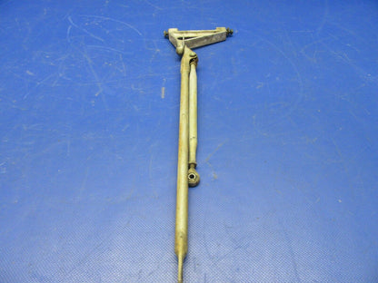 Beech 95-B55 Actuator & Link Landing Gear Door LH P/N 45-815003-3 (1121-310)